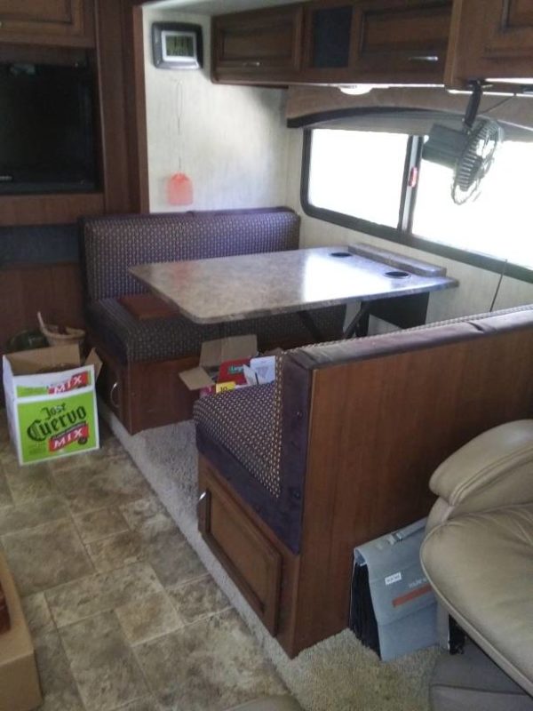 2011 Fleetwood Bounder 36 ft Motorhome Rv - Image 3