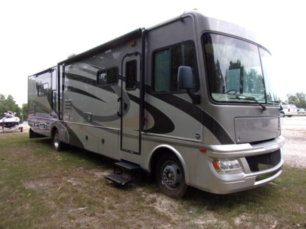 2011 Fleetwood Bounder 36 ft Motorhome Rv - Image 7