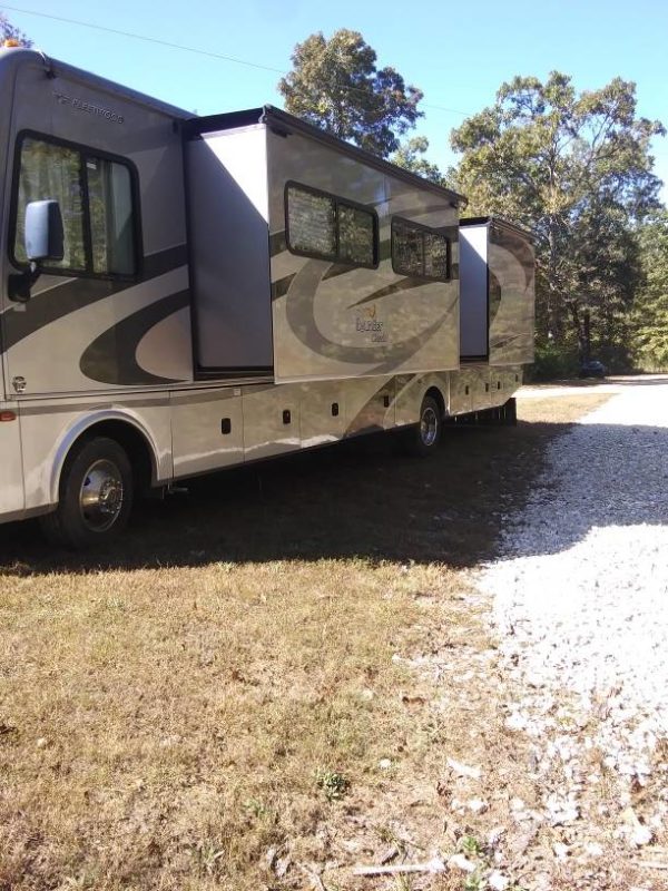 2011 Fleetwood Bounder 36 ft Motorhome Rv - Image 9