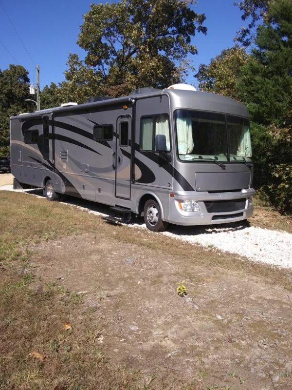 2011 Fleetwood Bounder 36 ft Motorhome Rv - Image 10