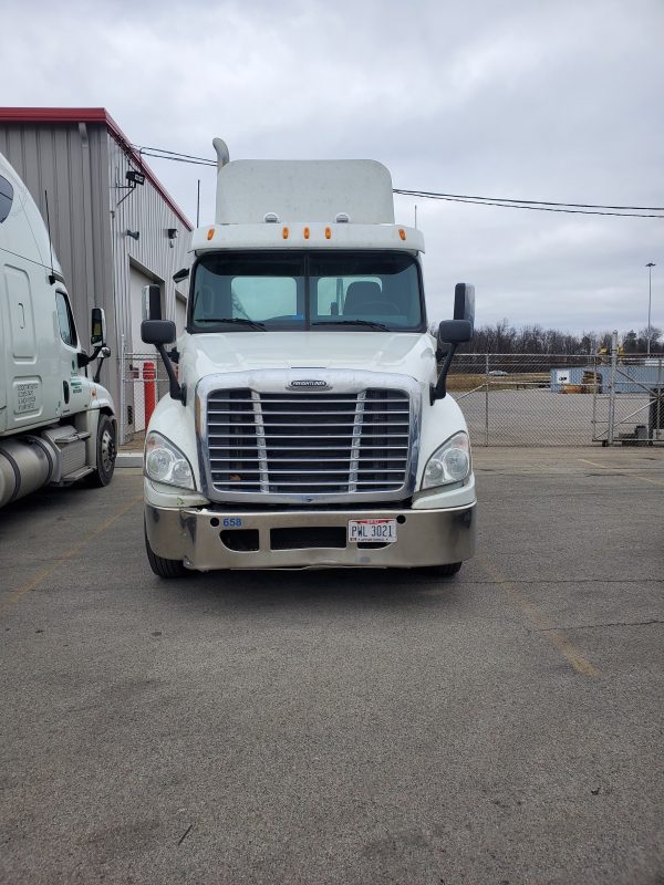 2013 Cascadia - Image 2