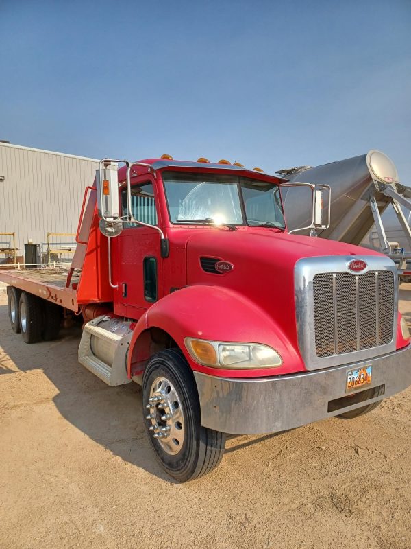 2005 Peterbilt Roll Back - Image 3