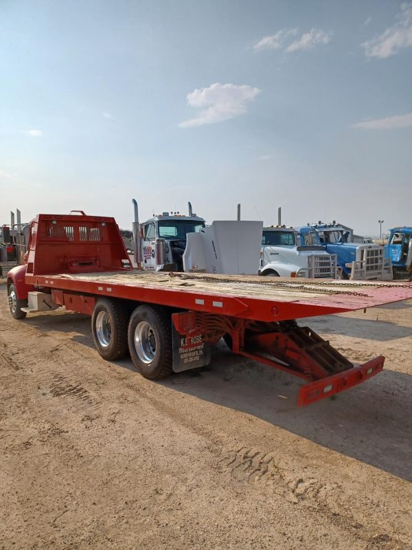 2005 Peterbilt Roll Back - Image 4