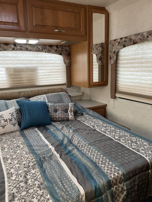 2004 THOR MOTOR COACH FOUR WINDS 24C - Image 8