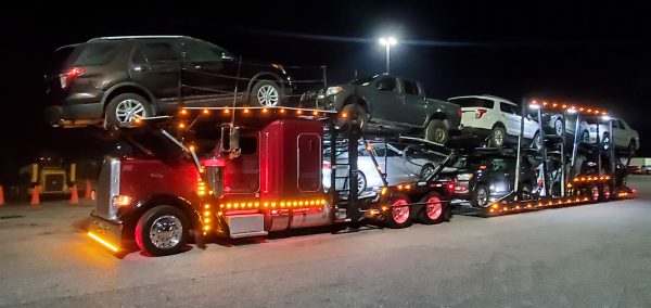 2018 Peterbilt 389 with 2018 Cottrell CX-11HCS 10 Car Carrier - Image 3