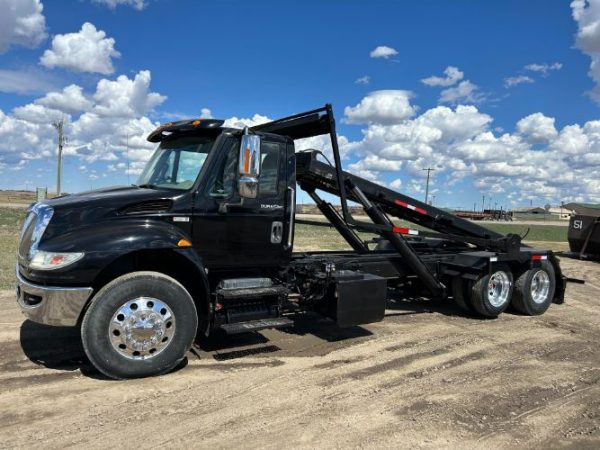 2012 INTERNATIONAL 4300 ROLL OFF TRUCK