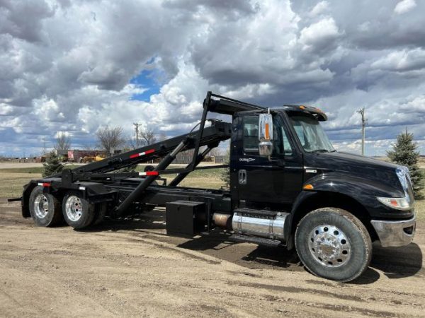 2012 INTERNATIONAL 4300 ROLL OFF TRUCK - Image 2