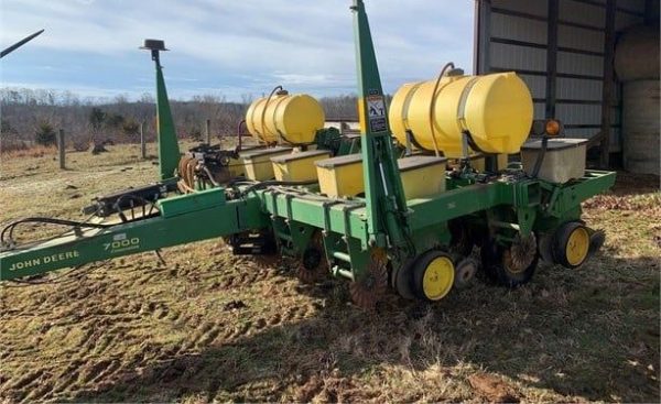 2011 JOHN DEERE 7000  SPLITTER PLANTER