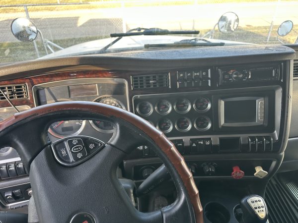 2010 Kenworth t 660 - Image 5